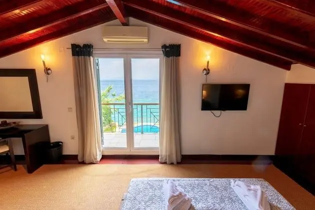 Villa, 4 Yatak Odası, Denize Sıfır