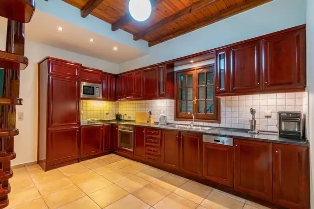 Villa, 4 Yatak Odası, Denize Sıfır