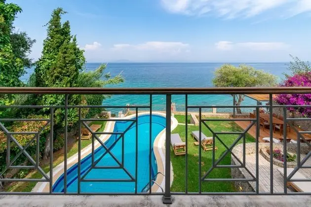 Villa, 4 Yatak Odası, Denize Sıfır