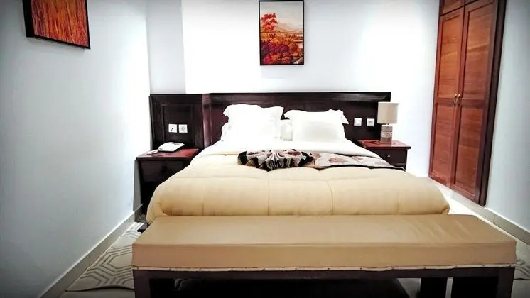 Standard Tek Büyük Yataklı Oda