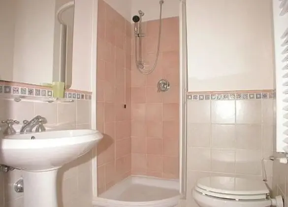 Tek Büyük veya İki Ayrı Yataklı Oda, Deniz Manzaralı (2)