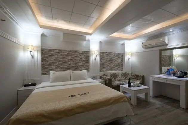 Deluxe Tek Büyük Yataklı Oda