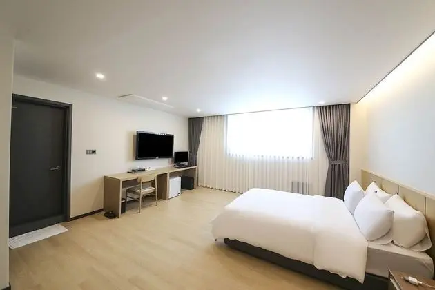 Deluxe Tek Büyük Yataklı Oda