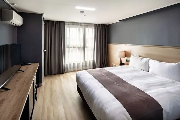 Superior Double Room (Personal Account Access to Netflix)