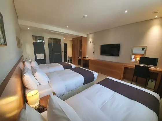Deluxe Triple Room (more than 3 people, extra person fee 15,000KRW on the spot)
