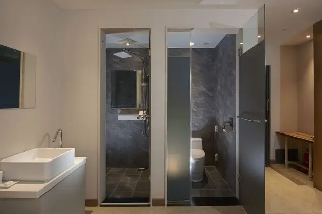 Deluxe Triple Room (more than 3 people, extra person fee 15,000KRW on the spot)
