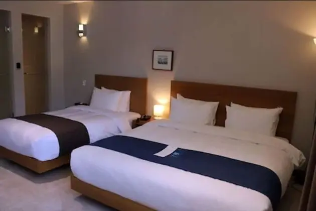 Deluxe Twin Room (more than 2 people, extra person fee 15,000KRW on the spot)