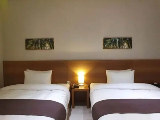 Standard Twin Room, 2 Double Beds (more than 2 people, extra person fee 15,000KRW on the spot)