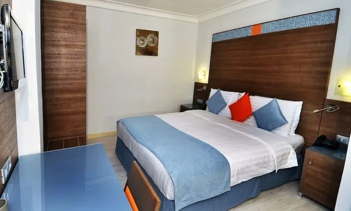 Superior Tek Büyük Yataklı Oda, Balkon, Avlu Manzaralı