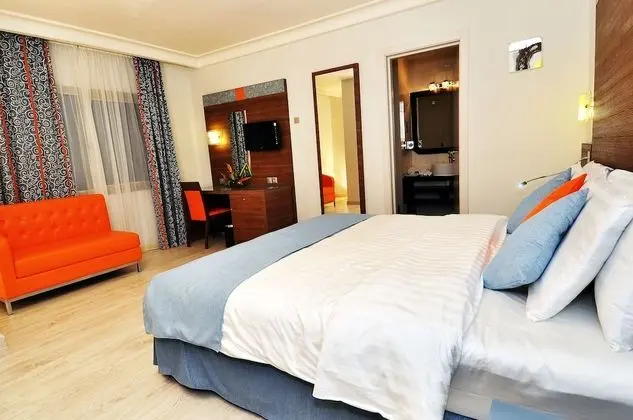 Superior Tek Büyük Yataklı Oda, Balkon, Avlu Manzaralı