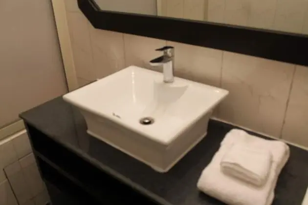 Superior Tek Büyük Yataklı Oda, Balkon, Avlu Manzaralı