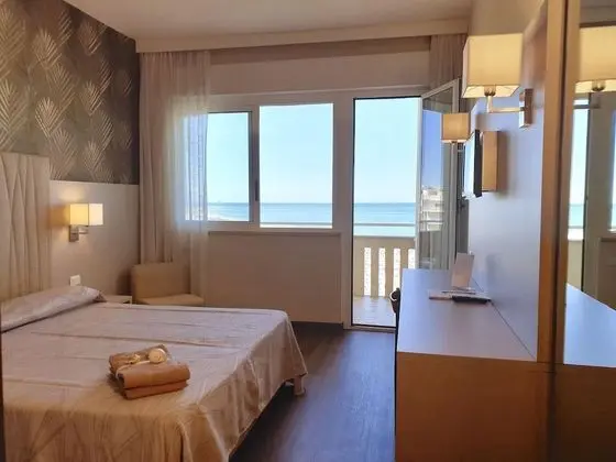 Üç Kişilik Oda