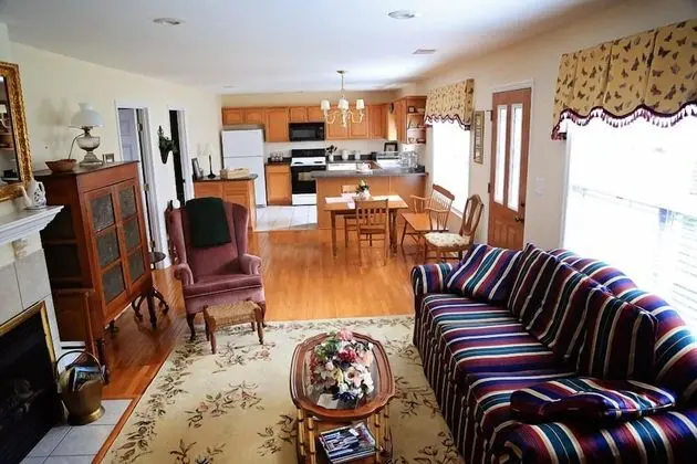 Angela Suite