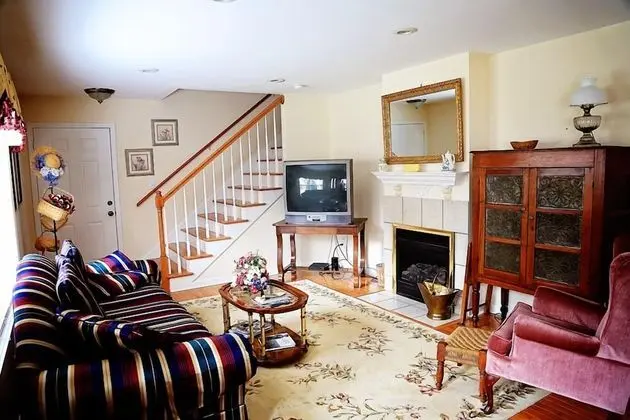 Angela Suite