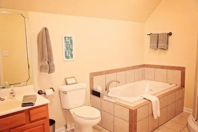 Angela Suite