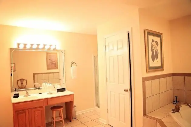Angela Suite