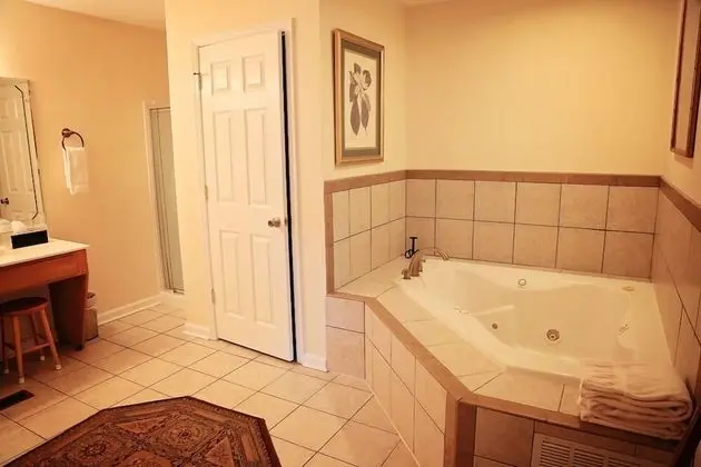 Angela Suite