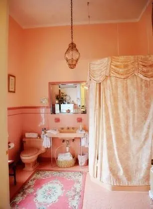 Belle Room