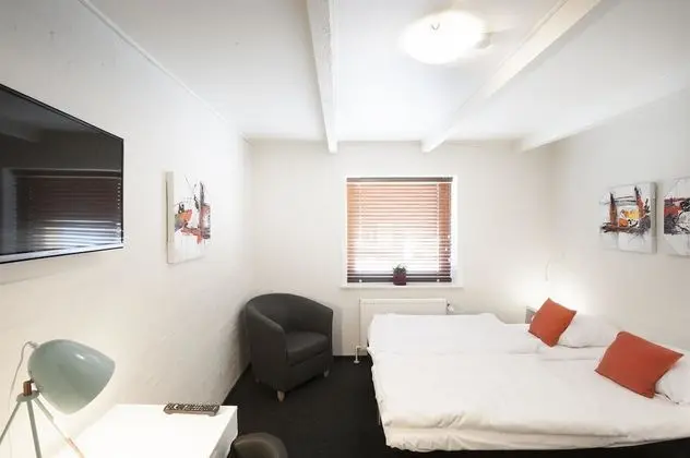 Tek Büyük Yataklı Oda, Ortak Banyo