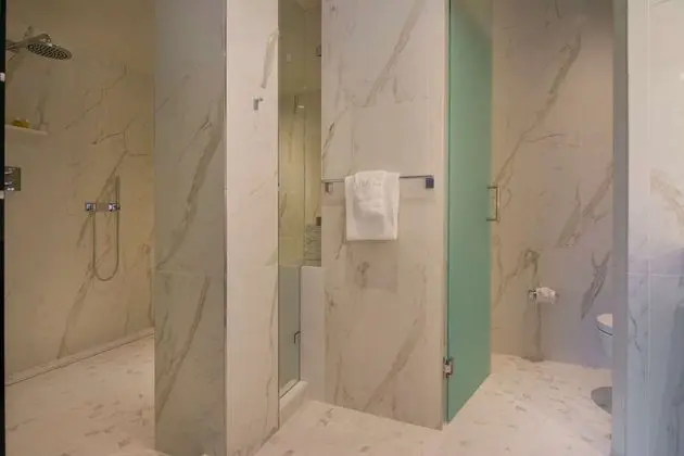 2 Queen Penthouse Suite