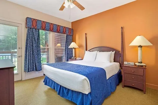 1 Bedroom 1 Queen Suite