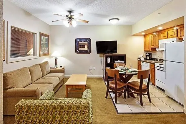 1 Bedroom 1 Queen Suite