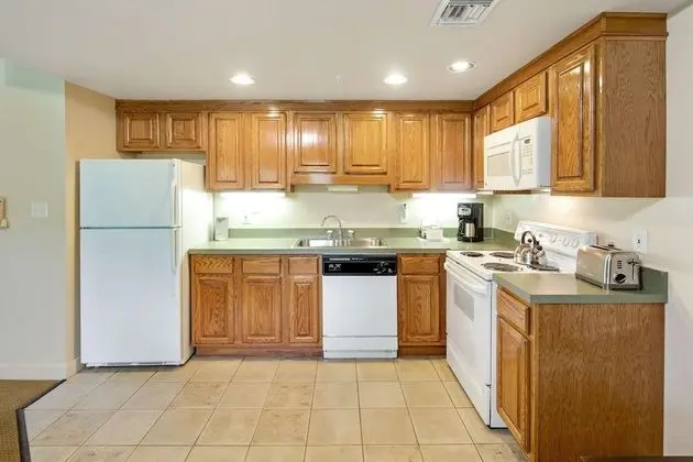 1 Bedroom Golf View 1 Queen Suite