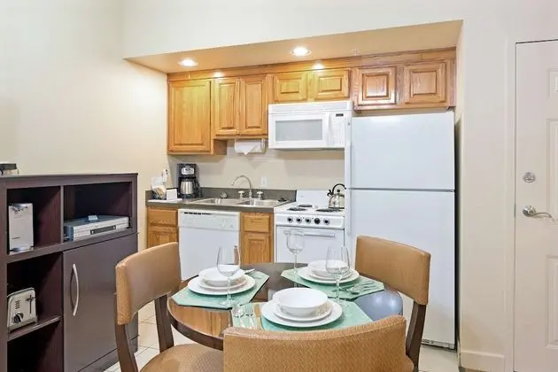 1 Bedroom Golf View 1 Queen Suite