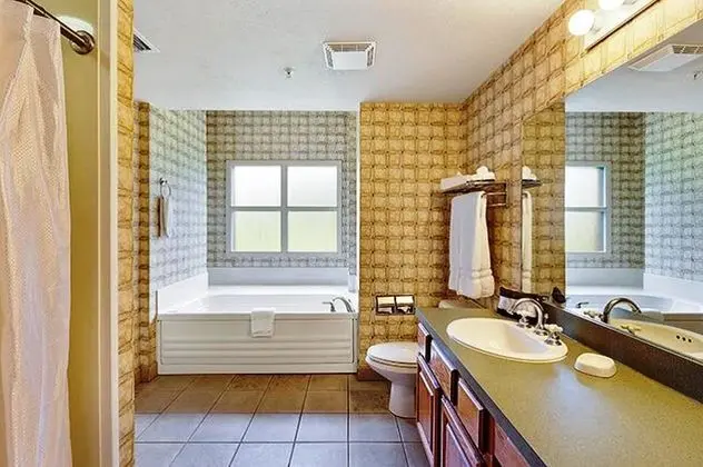 1 Bedroom Golf View 1 Queen Suite