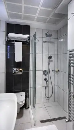 Üç Kişilik Oda