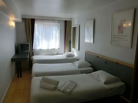 Üç Kişilik Oda