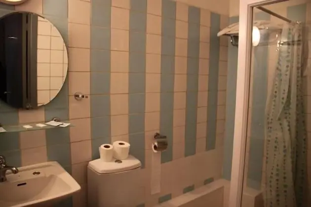 Üç Kişilik Oda