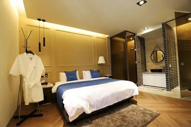 Deluxe Tek Büyük Yataklı Oda