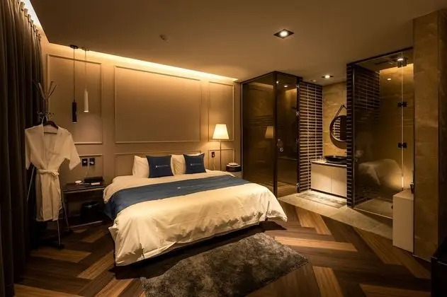 Deluxe Tek Büyük Yataklı Oda