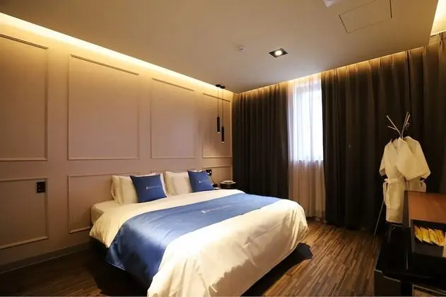 Premium Tek Büyük Yataklı Oda