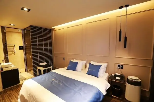 Premium Tek Büyük Yataklı Oda