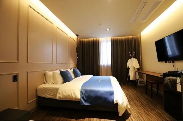 Premium Tek Büyük Yataklı Oda