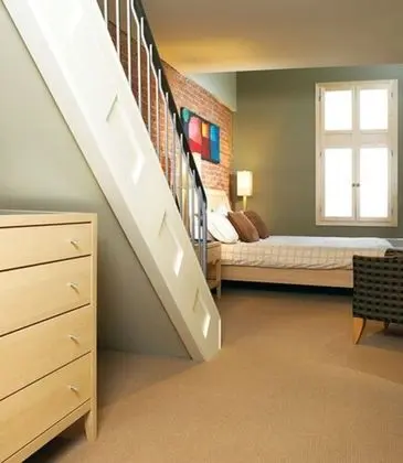 Standard Oda (1 King & Sofa Bed)