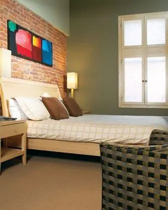 Standard Oda (1 King & Sofa Bed)