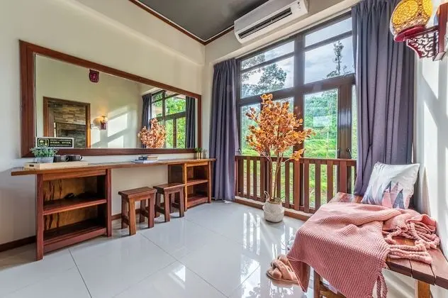 Family Villa (Downhill)
