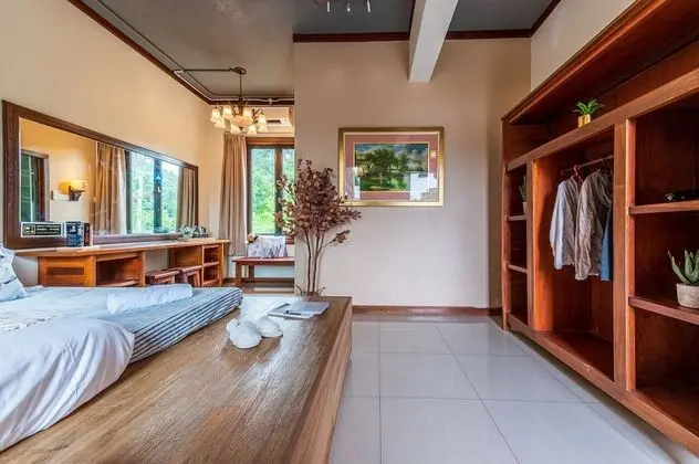 Family Villa (Downhill)