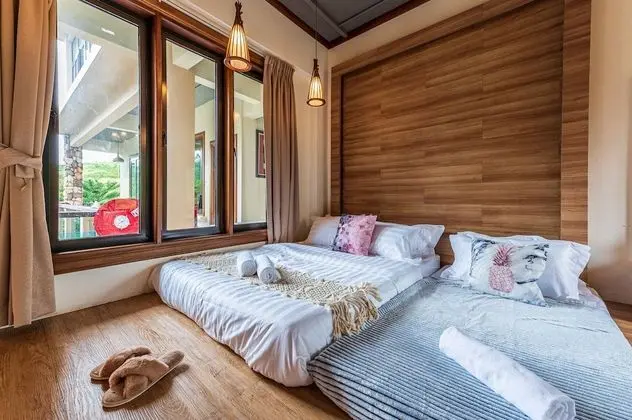 Family Villa (Downhill)