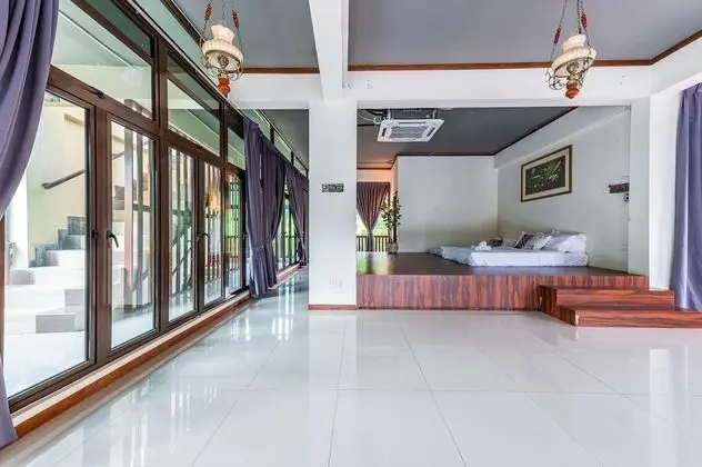 Family Villa (Downhill)
