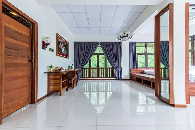 Family Villa (Downhill)