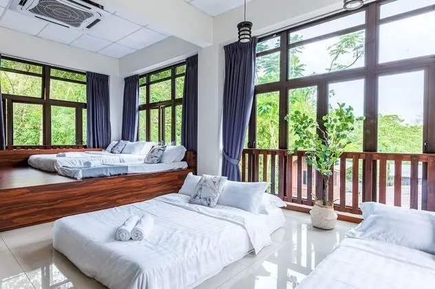 Family Villa (Downhill)