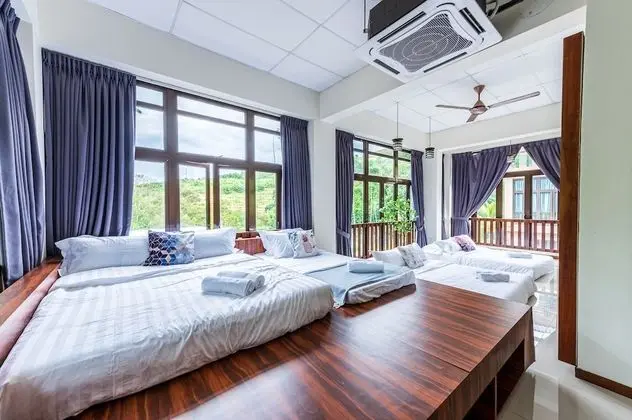 Family Villa (Downhill)