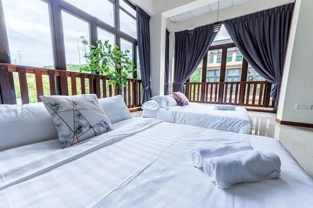 Family Villa (Downhill)