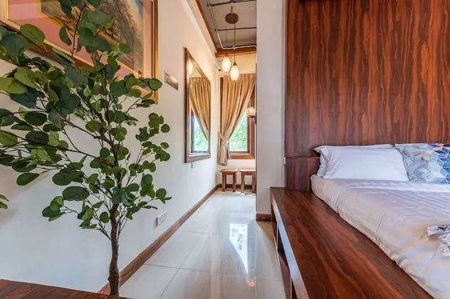 Family Villa (Downhill)