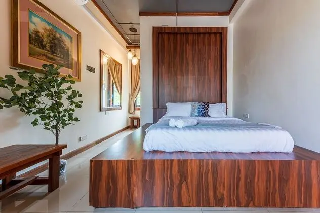 Family Villa (Downhill)