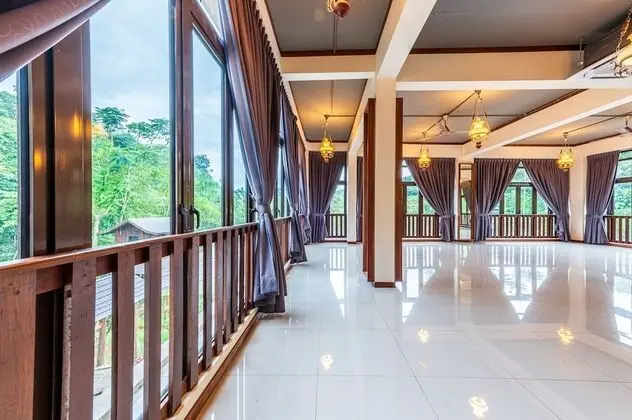 Family Villa (Downhill)
